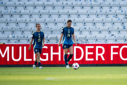 Julia Zigiotti Olme and Bella Andersson of Sweden look