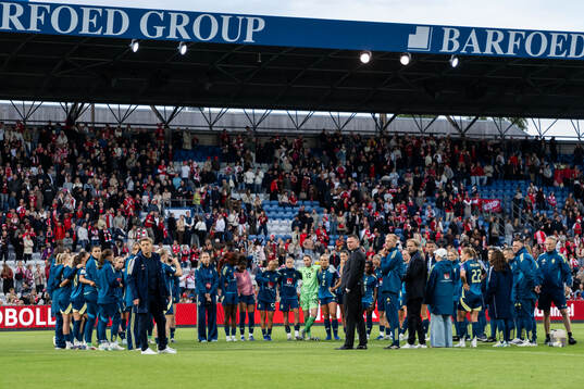 Players of Sweden look dejected