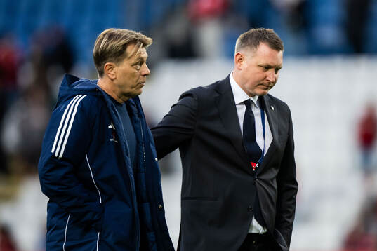 Head coach Tony Gustavsson of Sweden and Kim Källström,