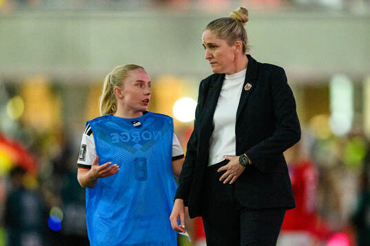 Thea Bjelde and Head coach Gemma Grainger of Norway