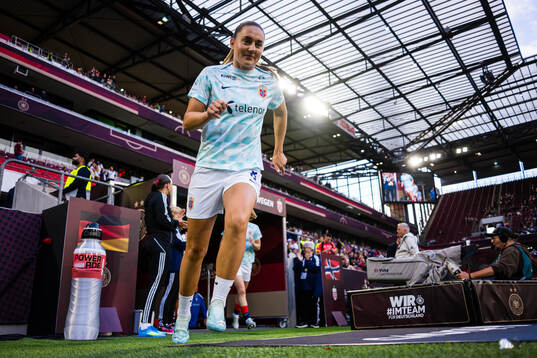 Vilde Bøe Risa of Norway warms up