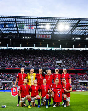 The starting eleven of Norway, from the top left; Caroline