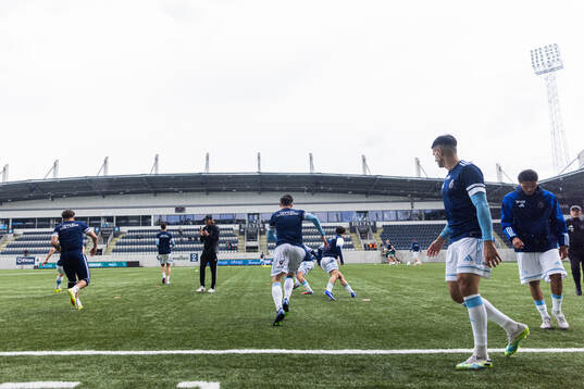 Gefles spelare värmer upp