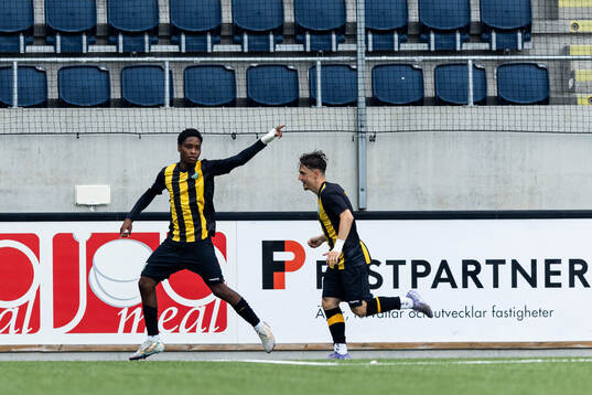 Hammarby TFFs Keyano Marrah jublar
