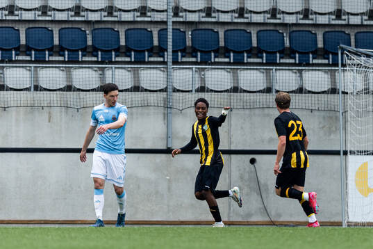 Hammarby TFFs Keyano Marrah och Noah Ek jublar