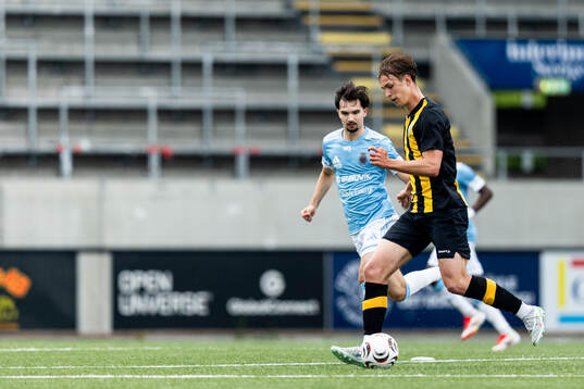 Gefles Lukas Vikgren och Hammarby TFFs Jesper Lindahl