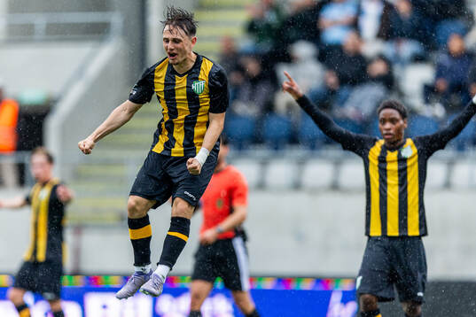 Hammarby TFFs Oskar Moczarny jublar