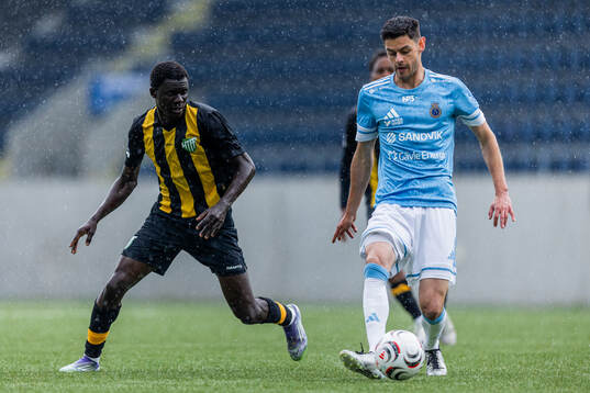 Hammarby TFFs Modou Lamin Darboe och Gefles William Loqvist