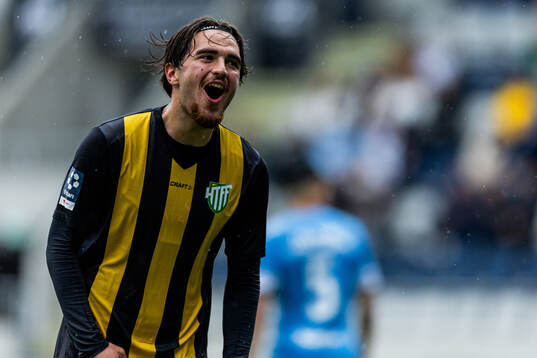 Hammarby TFFs Leart Krasniqi jublar