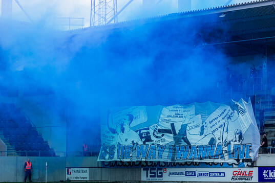 Gefles supportrar med tifo