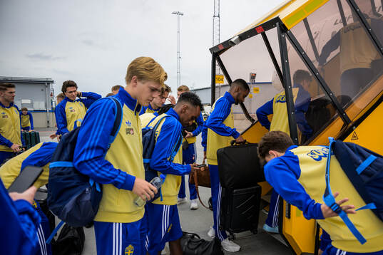 Viktor Gyökeres, goalkeeper Jacob Widell Zetterström,