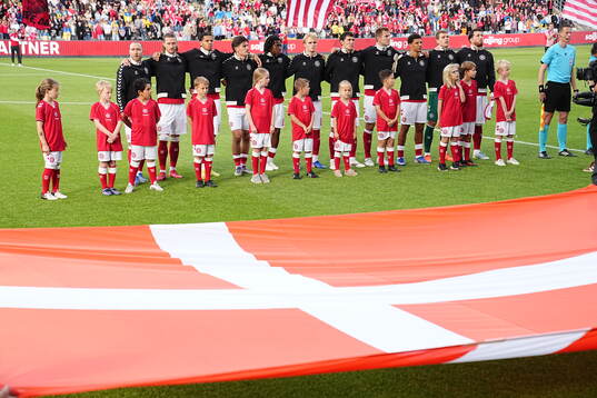 ODENSE, DANMARK - 7. JUNI 2026:  Danmark vid line-up: