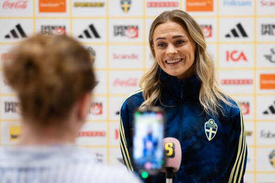 Fridolina Rolfö at a press event with the women's national