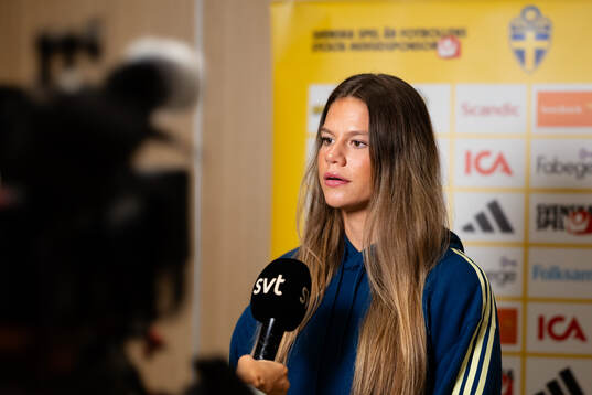 Bella Andersson at a press event with the women's national