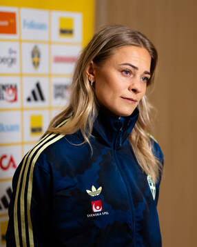 Fridolina Rolfö at a press event with the women's national