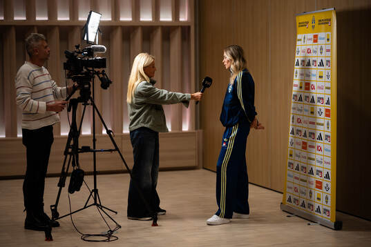 Fridolina Rolfö at a press event with the women's national
