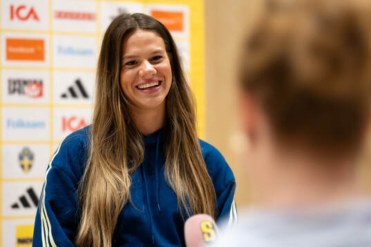 Bella Andersson at a press event with the women's national