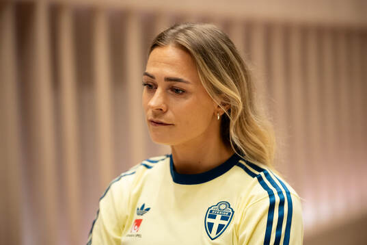 Fridolina Rolfö at a press event with the women's national