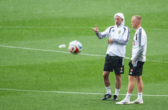 Head coach Graham Potter and goalkeeper coach Linus