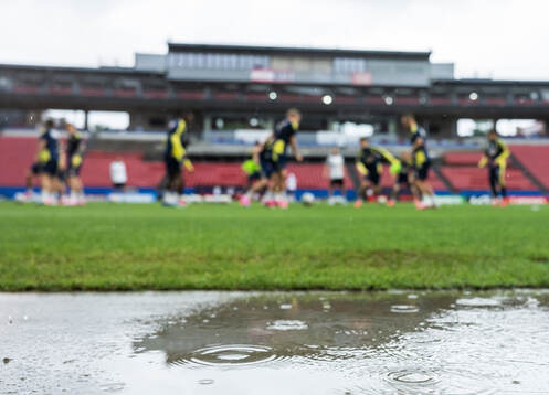 Rain at a training session with the Swedish national