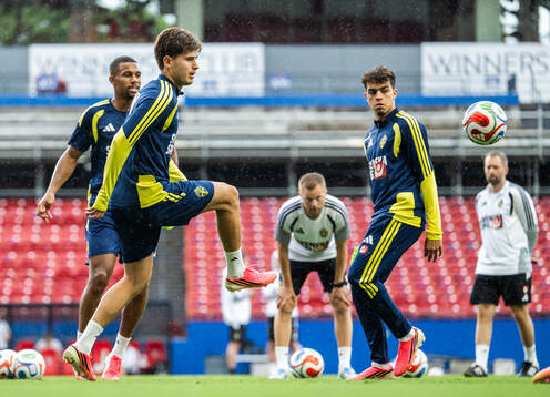Isak Hien, Besfort Zeneli and Yasin Ayari of the Swedish