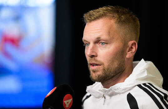 Assistant coach Sebastian Larsson of the Swedish men's