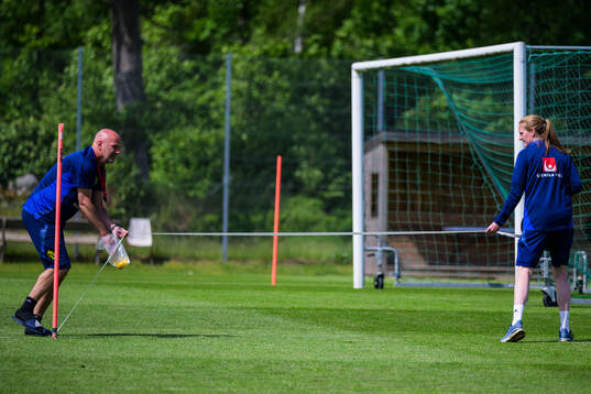 Coach Magnus Wikman of Sweden