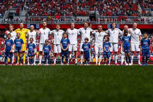 Players of Norway line up