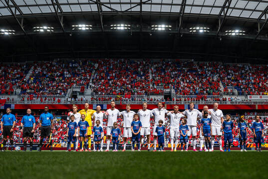 Players of Norway line up