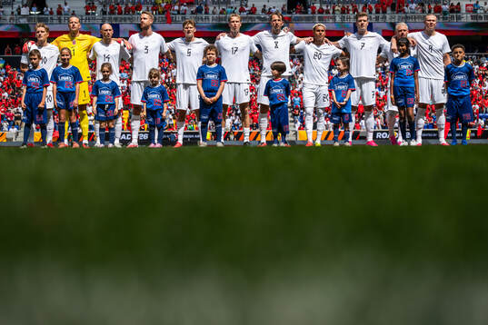 Players of Norway line up