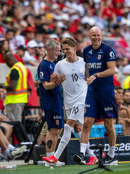Martin Ødegaard and Head coach Ståle Solbakken of Norway