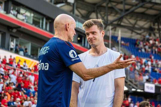 Head coach Ståle Solbakken and Alexander Sørloth of Norway