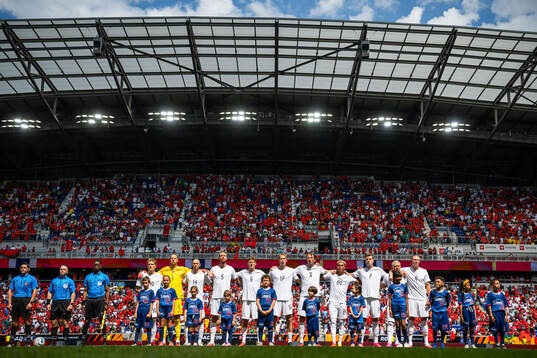 Players of Norway line up