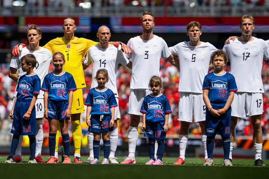 Martin Ødegaard, goalkeeper Ørjan Håskjold Nyland,