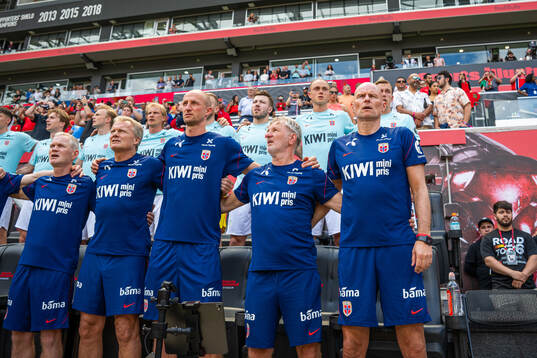 Head coach Ståle Solbakken of Norway with his coaching