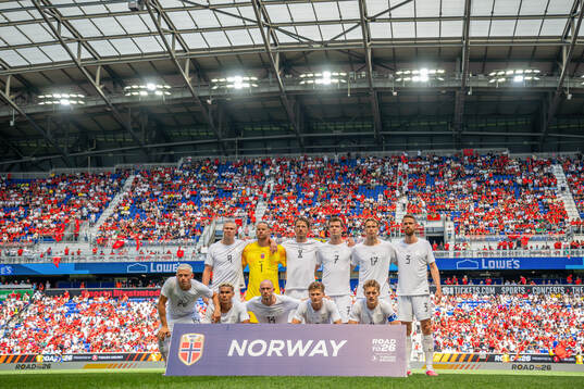 The starting eleven of Norway pose for a team photo