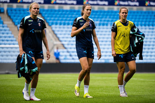 Guro Bergsvand, Emma Stølen Godø and Iris Omarsdottir of
