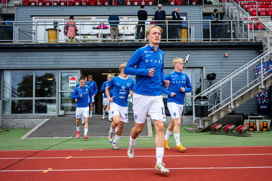 Liam Möller of Finland warms up
