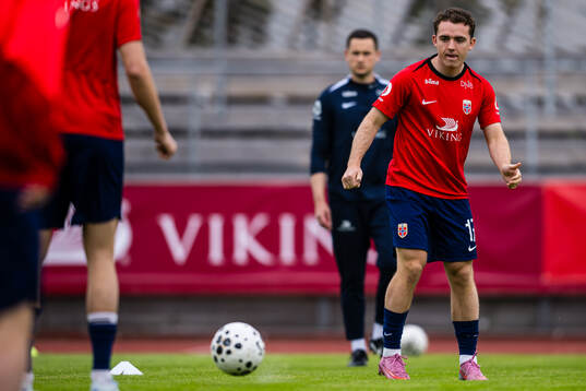Edvin Austbø of Norway warms up