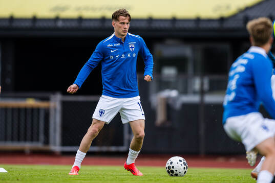 Marius Söderbäck of Finland warms up