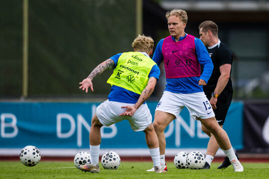 Oskari Väistö of Finland warms up