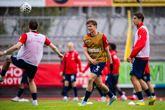 Jens Hjertø-Dahl of Norway warms up
