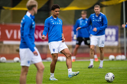 David Ezeh of Finland warms up