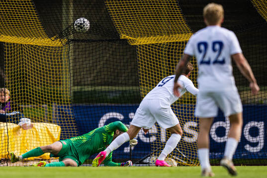Onni Helén of Finland scores the 0-1 goal