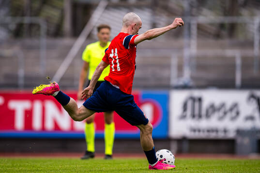 Marius Broholm of Norway missing a chance to score
