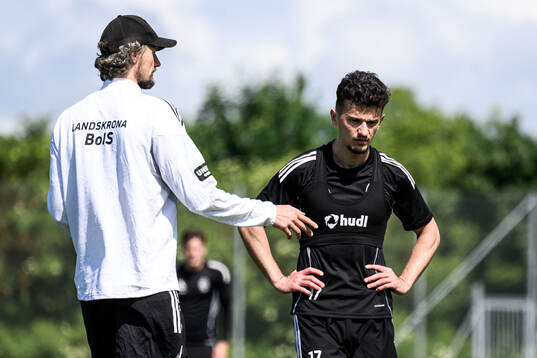 Tränare Robin Asterhed och Gent Elezaj