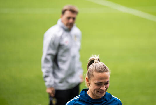 Head coach Tony Gustavsson and Fridolina Rolfö of the