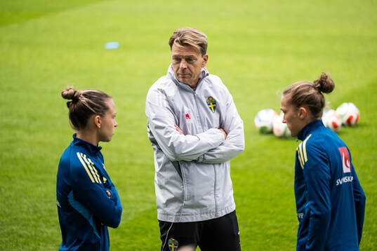 Julia Zigiotti Olme, head coach Tony Gustavsson and Filippa