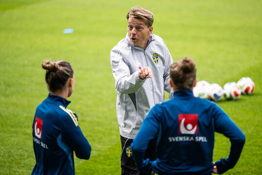 Bläddra bland fler bilder av Football, FIFA Women's World Cup Qualifier, Sweden, Training