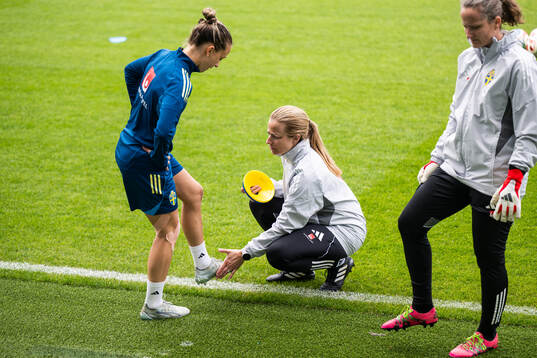 Julia Zigiotti Olme and physiotherapist Jenny Larsson of